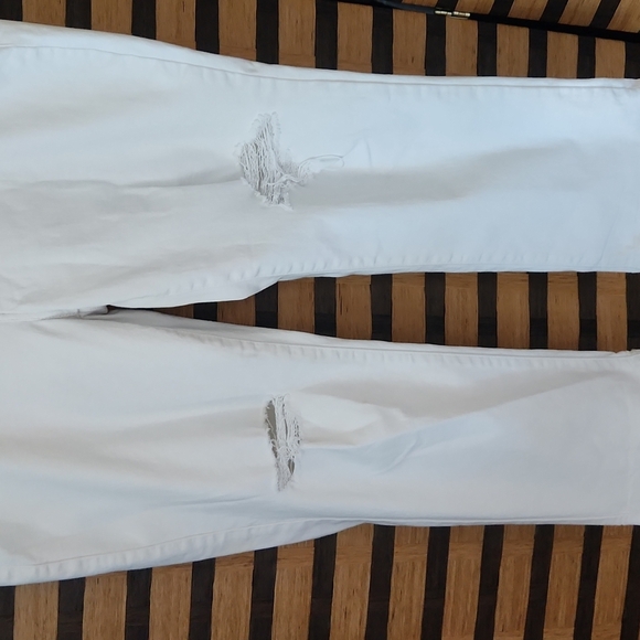 Levi's destroyed capri jeans - Picture 2 of 12